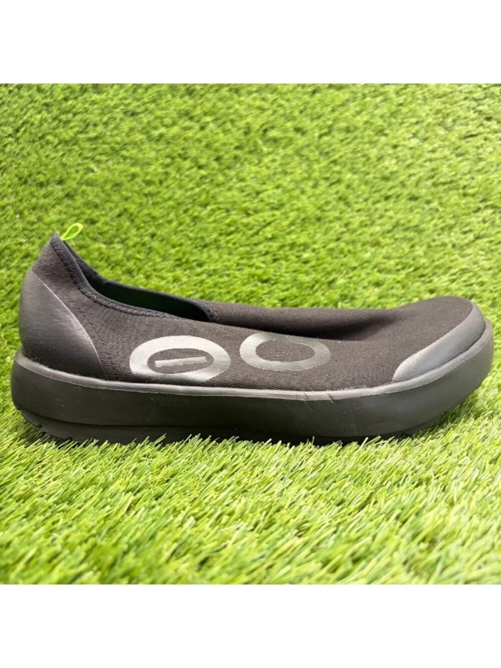 OOFOS OOmg EeZee Low Mens Size 11 Black Casual Walking Slip On Recovery Shoes